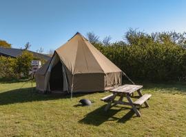 Herston Caravan & Camping，位于斯沃尼奇的酒店