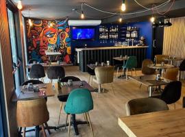 布利维中心餐厅酒店，位于布里夫拉盖亚尔德的酒店