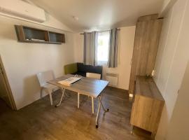 Mobil home avec terrasse，位于拉卡诺的酒店