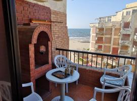 Sea Front Chalet Alexandria el agmy - Bitach，位于亚历山大的酒店