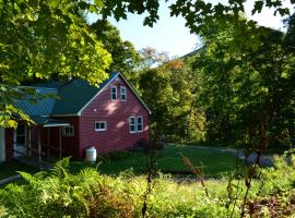 Green River Cottage，位于Guilford的酒店