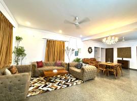 3 rooms entire villa，位于古尔冈的酒店
