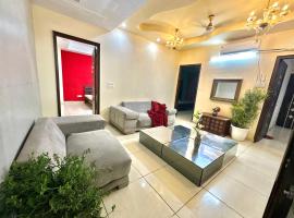 Entire floor 3BHK on main road，位于古尔冈的酒店
