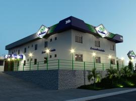 Hotel Pacaraima，位于Mecalineta的带停车场的酒店