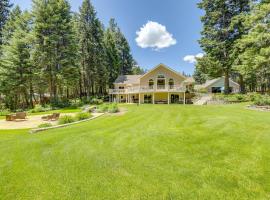 Retreat and Event Villa Lake Access，位于Libby的酒店