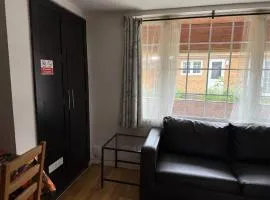 Serene Uxbridge Retreat with Central Heating Free Parking