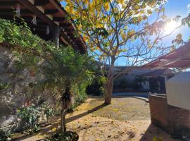 Casa Grande con Alberca en San Gaspar，位于Mango的酒店