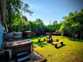 Family chalet - spa - in Tremblant village，位于蒙特朗布朗的酒店