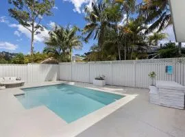Lakeshore Cottage - Cosy Comfort with Private Pool