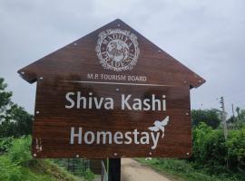 Shiva kashi Homestay，位于Maheshwar的带泳池的酒店