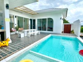 Santra Pool Villa，位于Pattani的带停车场的酒店