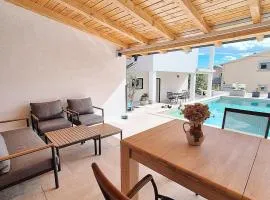 Mare`s House Apartments with Pool