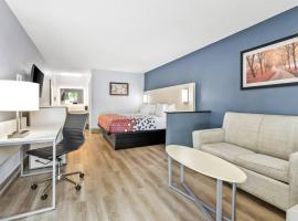 Econo Lodge Inn & Suites Cayce I-26 Airport，位于凯斯的酒店