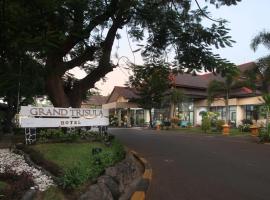 Hotel Grand Trisula Indramayu，位于Indramayu的酒店
