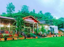 Raj Cottage Nature Luxury Resort，位于卡尔贾特的酒店