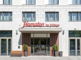Hampton By Hilton Dresden City Centre，位于德累斯顿的带停车场的酒店