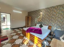 Hotel Revolve Inn