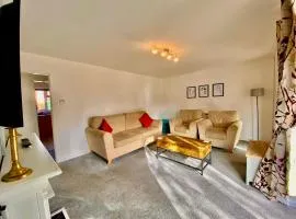 Your Leominster Base - 3BR Home with Garden & Parking