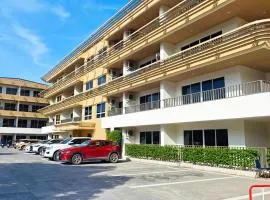 Studio apartment with swimming pool and sauna near beach