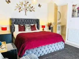 Igloo Magnolia Room Stay I Breakfast I Free Parking