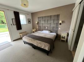 Logis Hotel-Restaurant "Auberge Le Petit pont"，位于Tennie的酒店