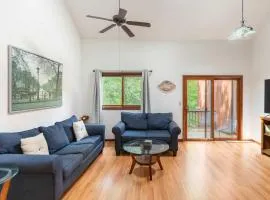 Cozy Loft Near Lake Trails and Mountain Views