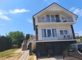 Gyöngyvirág Apartmanház