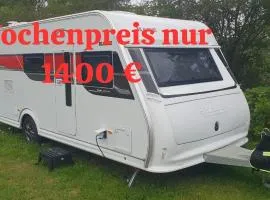 Wohnwagen am See