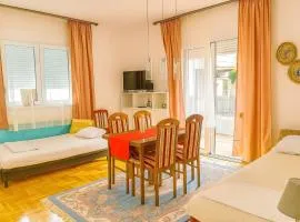 Million Star Apartment