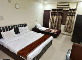Hotel Dev Palace, Badrinath road, Tapovan- Rishikesh，位于巴德里纳特的酒店