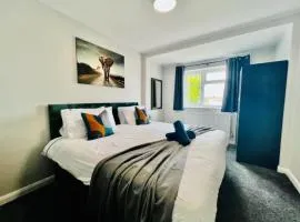 Spacious 6 Bedroom House Basildon with Free Parking for Contractors and Business