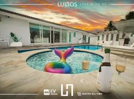 Luxurious Home with BBQ, Hot Tub, Heated Pool & Wifi - L36