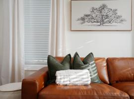 Oak and Agave House - Downtown New Braunfels Retreat，位于新布朗费尔斯的酒店