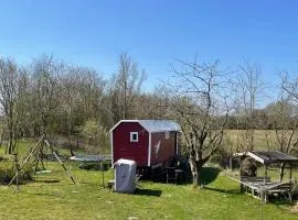 Zirkuswagen nahe Ostsee und Schlei