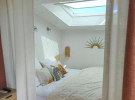 La Mini Éole - Séjour insolite entre Rouen et Dieppe，位于Fresnay-le-Long的酒店