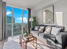1-Bedroom & Den condo Bird's Eye View in DT，位于多伦多的酒店
