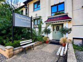 VILLA SUNNY ROSE Bed & Breakfast，位于斯维诺乌伊希切的低价酒店