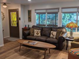 Peaceful Pines Place, a cozy mountain hideaway wAC，位于California Hot Springs的酒店