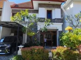Villa Mimi Mesari Kuta Bali