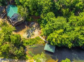 Lakefront Retreat with Multi-Level Deck and Dock!，位于Alexander的酒店