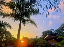 Hotel y Restaurante Colonial Caribe，位于蒙特苏马的酒店