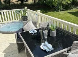 Kingfisher Hot Tub Lodge