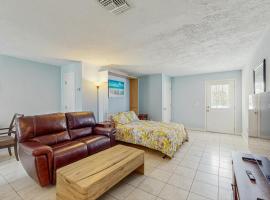 Blissful Beach Retreat C，位于恩格尔伍德的酒店