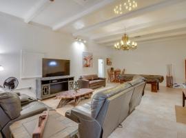 Private 3-Acre Retreat with Game Room in Bunnell!，位于Bunnell的酒店