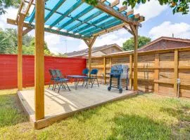 2 Mi to Family Attractions Brownsville Cottage!