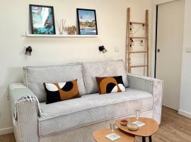 Studiocosy proche Bordeaux, parking gratuit, clim，位于伊斯内斯的酒店
