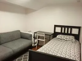 BASEMEWNT Room with private bathroom 36C