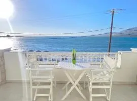 Ammos Boutique Rooms- Spacious White Refined Rooms by the Sea