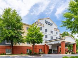 卡特斯维尔费尔菲尔德旅馆&套房酒店，位于卡特斯维尔的酒店