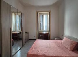 Appartamento completo o Camere private, Lecco Centro vicino alla stazione e al lago，位于莱科的酒店